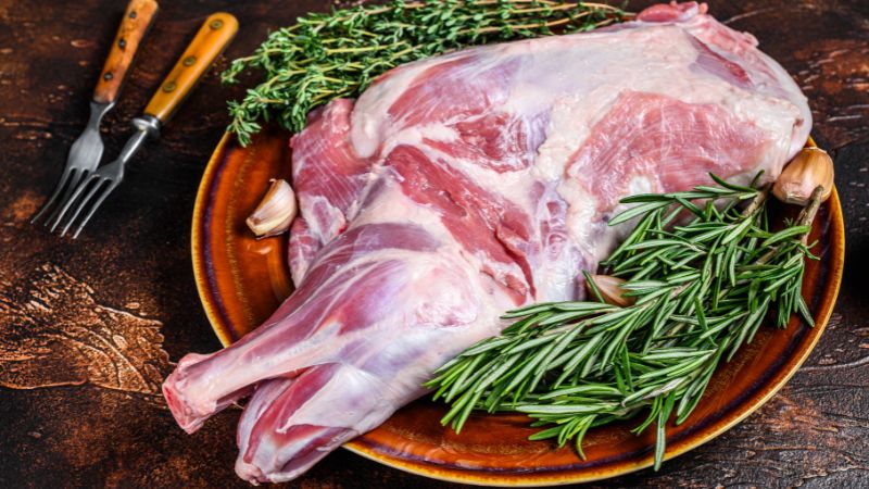 Người bị gout có nên ăn thịt dê không?