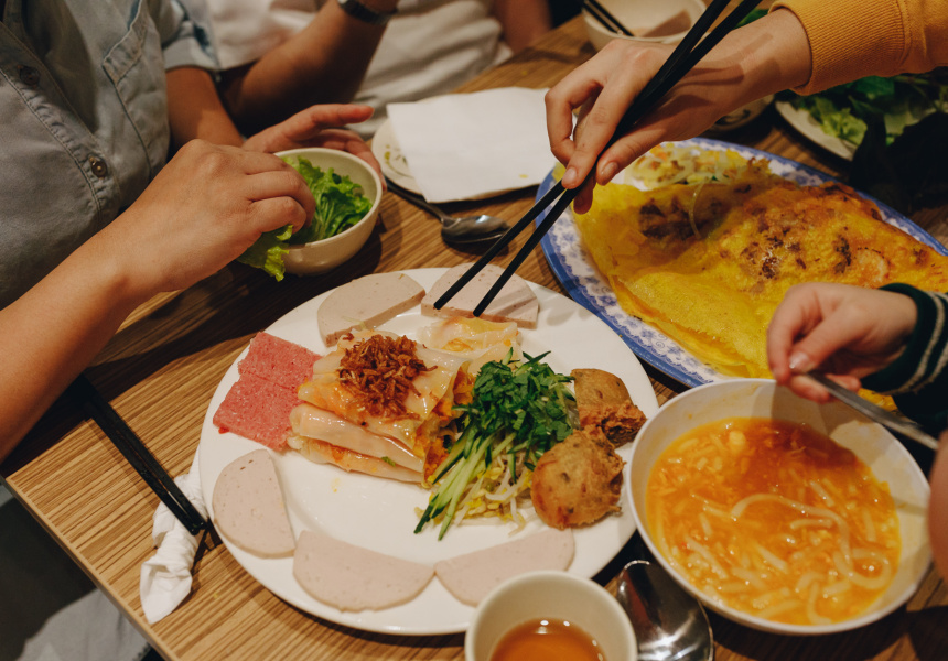 Ăn khuya có làm bệnh gout nặng hơn không?